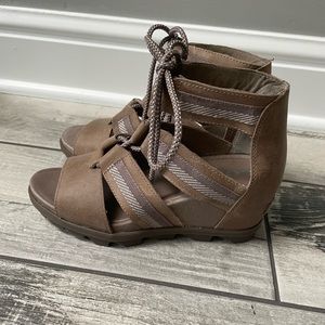 Sorel Joan Of Arc wedge sandal size 8.5. Like new